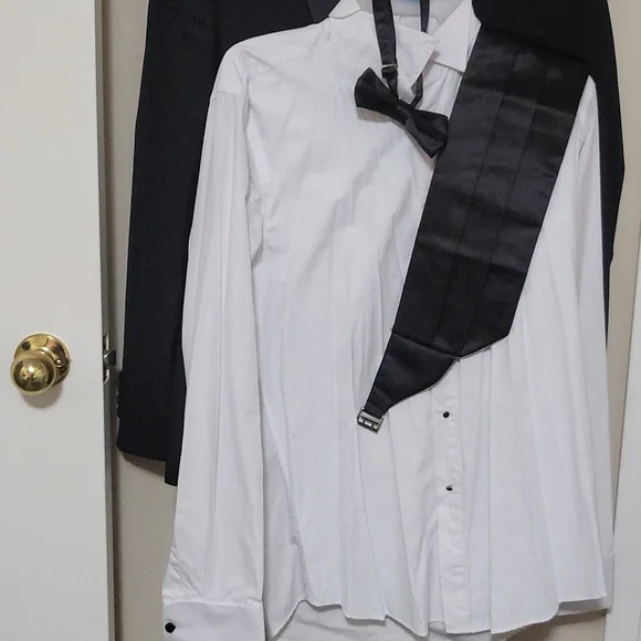 Full suits - Picture 3 of 3